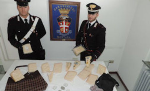 MORTARA 30/10/2014: Rubano 280 euro di formaggio grana al supermercato. Prese dai Carabinieri