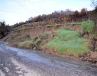 RETORBIDO 18/11/2014: Un lettore. La collina frana sulla strada