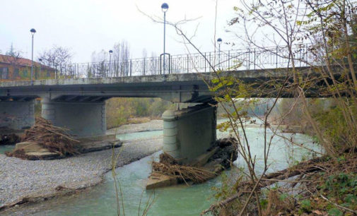 SALICE TERME 28/11/2014: Ponte danneggiato. Ora occorre evitare il crollo. “200mila euro solo per puntellarlo. 500mila euro per riuscire a riaprirlo”