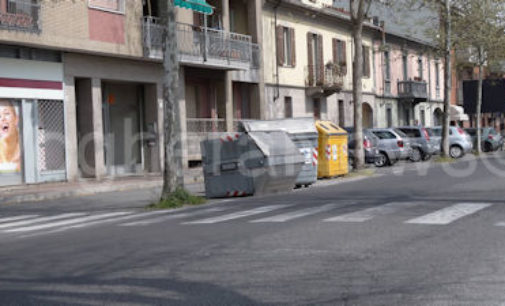 VOGHERA 13/04/2015: Ancora cassonetti nei mirino dei vandali. Rovesciati quelli lungo le vie del centro