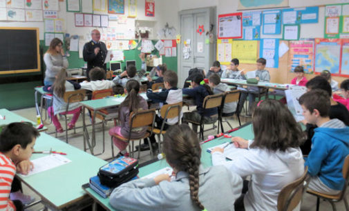 VOGHERA 23/04/2015: Scuola. Alla De Amicis il Progetto “Svita il bullismo”. Gli alunni a lezione con i Vigili