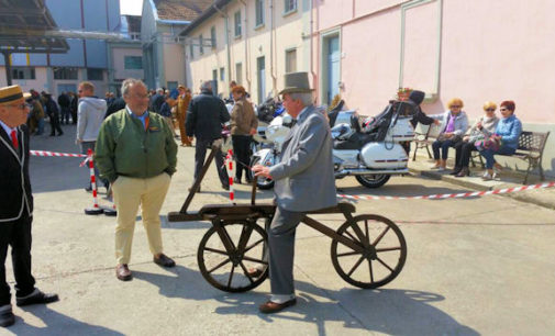 CODEVILLA 20/04/2015: In centinaia alle Cantine per la Primavera di Torrevilla: con animazione, degustazione di risotti e vini… e con  i “Ciclisti d’altri tempi” (FOTO)