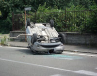 PAVIA 15/07/2015: Auto si ribalta al Crosione