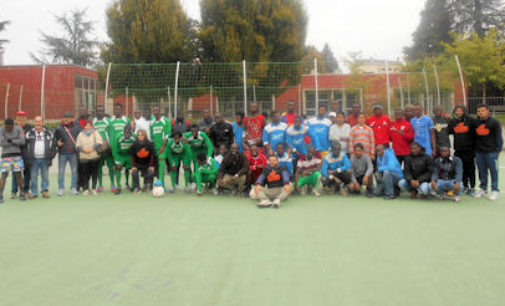 VOGHERA 20/10/2015: Calcio solidale. Al Torneo “nella gabbia” vincono i migranti del Rallye