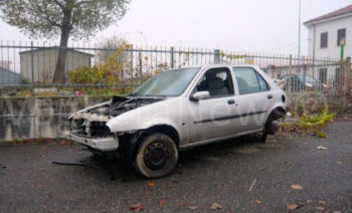 VOGHERA 28/11/2015: Rimosso il rudere di auto abbandonato in via Piacenza