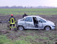 CASTELLETTO DI B. 07/12/2015: Incidente sulla Sp1. Auto si ribalta in un campo