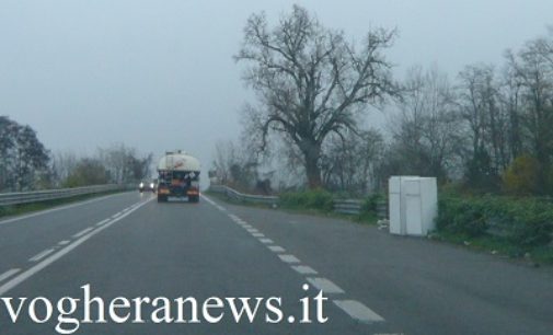 VOGHERA 29/11/2016: Tangenziali come discariche. Piazzole invase anche da elettrodomestici