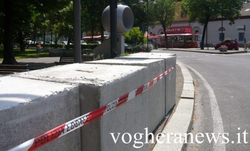 VOGHERA 25/05/2017: Barriere in cemento contro gli attacchi terroristici agli ingressi della zona della Fiera dell’Ascensione