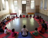 VOGHERA 25/10/2017: Partito il progetto “Yoga bimbi” alla Scuola Primaria De Amicis