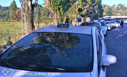 VOGHERA 20/05/2019: Disabilità. 68 Taxi hanno portato in città l’iniziativa milanese “Guarda che il mondo è a colori!”