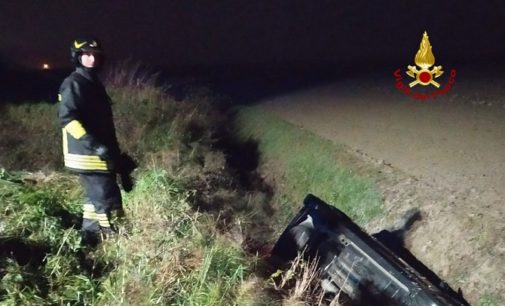 BRESSANA 12/12/2019: Auto esce di strada e si ribalta nel campo. Ferita una 28enne