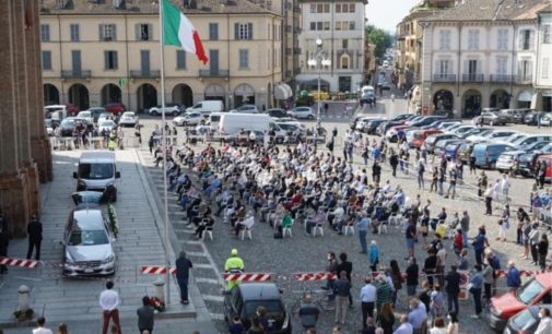 VOGHERA 30/05/2020: Centinaia in Duomo e in piazza per l’ultimo saluto a Giacomo Jon