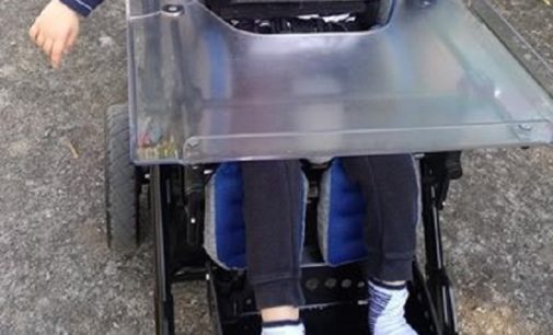 VOGHERA 23/06/2020: Bambino disabile perde accessorio per la sedia a rotelle. Aiutiamolo a ritrovarlo
