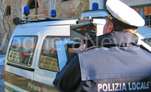 VOGHERA 15/12/2020: Ripresi i controlli della velocità con il telelaser da parte della polizia locale