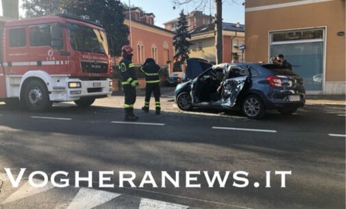 VOGHERA 08/01/2021: Scontro in via Kennedy. Ferite due persone