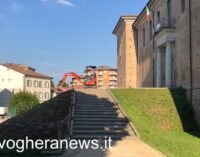 VOGHERA 03/05/2021: Giardini del Castello. Ruspa già al lavoro per sistemare il terrapieno