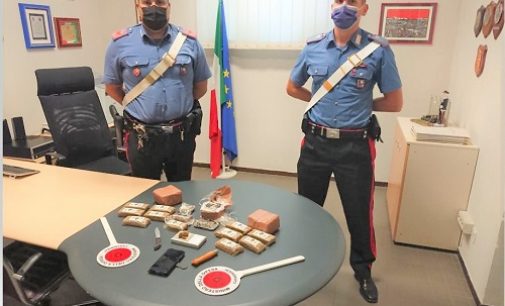 MEDE 16/07/2021: Gli brucia l’auto. I carabinieri arrivano e lo arrestano per detenzione e spaccio di droga. In casa aveva 4kg di hashish