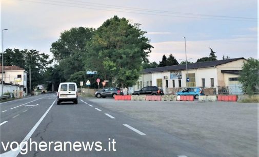 VOGHERA 16/07/2021: Ponte Rosso chiuso. Piazzate le barriere in strada Grippina. Scontro politico sulle parole dell’assessore