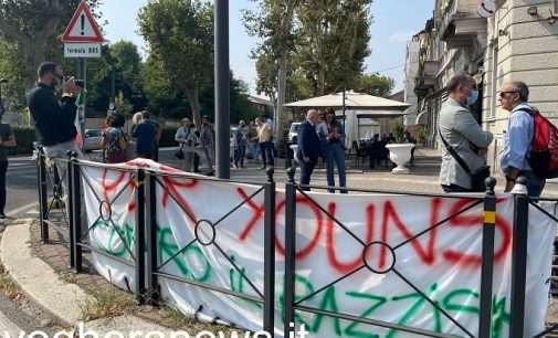 VOGHERA 13/09/2021: Delitto di piazza Meardi (FOTO VIDEO). Oggi il sopralluogo dei carabinieri del Ris. Ancora scontri fra avvocati sul proiettile usato il 20 luglio da Adriatici. Il nodo delle telecamere