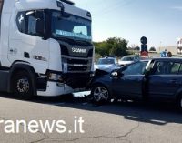 VOGHERA 11/10/2021: Incidente all’entrata della tangenziale. Camion e auto si scontrano