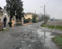 VOGHERA 09/11/2021: Buche e luci spente. Strada Lazzaretto disastrata. L’appello dei residenti