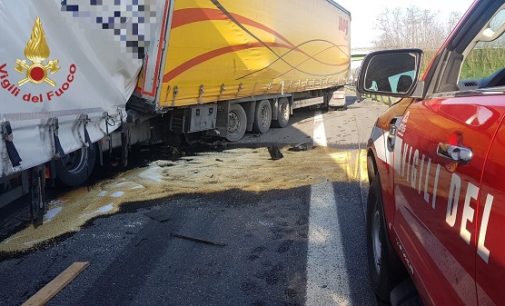 BRONI CASTEGGIO 01/04/2022: Ennesimo incidente sulla A21. Autostrada chiusa ieri per scontro fra Tir