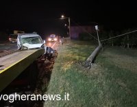 BORGO PRIOLO 16/07/2022: Auto esce di strada e abbatte un palo