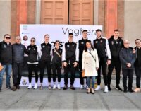 VOGHERA 05/04/2023: Piazza Duomo gremita: grande successo per l’iniziativa “Studenti in piazza – Lo sport può cambiare il mondo”