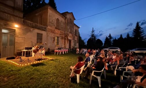 PIZZALE 26/07/2023: Giovanna ‘a lume di candela’ conquista il pubblico nel borgo di Porana
