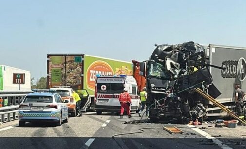 VOGHERA CASTEGGIO 17/07/2023: Strade. Due incidenti in mattinata sulla A21. Autostrada chiusa in entrambe le direzioni far Casteggio e Broni. Auto ferme da ore sotto il sole cocente