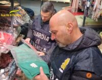 PAVIA 21/12/2023: Sequestrati dalla Finanza 120.000 capi d’abbigliamento e accessori