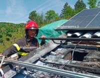 VAL DI NIZZA 13/05/2024: In fiamme il tetto con pannelli fotovoltaici. I vigili del fuoco evitano il peggio