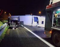 BRONI 14/06/2024: Scontro auto-camion carico di angurie. 4 feriti nell’incidente sulla A21