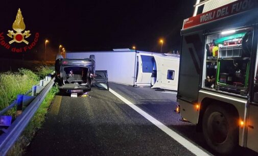 BRONI 14/06/2024: Scontro auto-camion carico di angurie. 4 feriti nell’incidente sulla A21