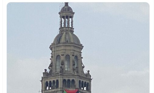 PAVIA 21/06/2024: Bandiera palestinese sul Duomo. Intanto il rettore chiede ai militati di liberare gli spazi occupati in Ateneo