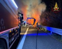 VOGHERA 25/09/2024: Strade. Camion incendiato in autostrada. Oggi un camion ribaltato nel campo a Castelletto