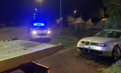 VOGHERA 15/09/2024: Auto esce di strada e finisce contro un palo della luce