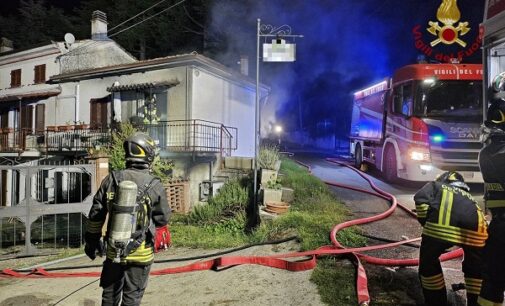 MONTU’ BECCARIA 11/10/2024: Incendio in abitazione. Notte e mattinata di lavoro per i vigili del fuoco