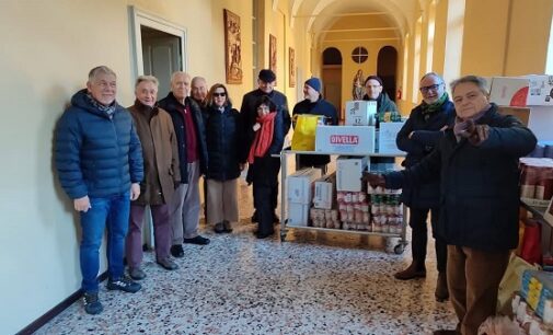 VOGHERA 23/12/2024: Lo SPI Cgil dona generi alimentari alla mensa dei poveri gestita dai Frati francescani