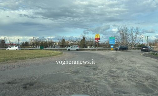 VOGHERA MONTEBELLO 14/03/2025: Strade. Buche e ruote danneggiate alla rotonda ex Colussi