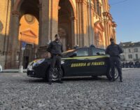 VOGHERA 06/03/2025: Carnevale illegale. La Finanza sequestra in città (e in altri 5 Comuni) accessori per i travestimenti potenzialmente pericolosi